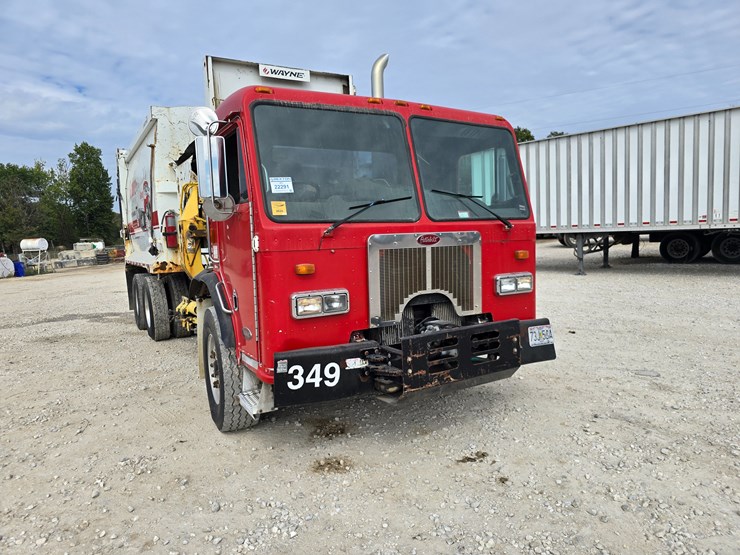 2003-peterbilt-320-image-47