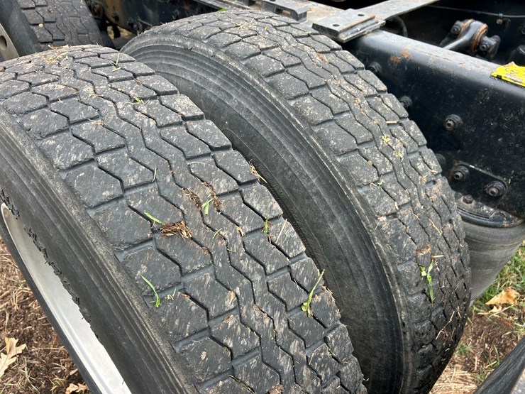 #95-•-volvo-semi-image-23