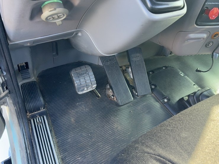 2018-peterbilt-389-image-17