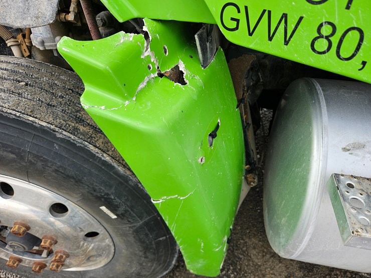 freightliner-columbia-112-image-113