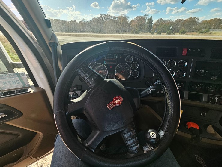 2021-kenworth-t680-image-52