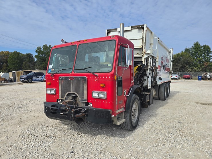 2003-peterbilt-320-image-2