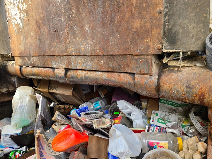 2005-peterbilt-320-image-68