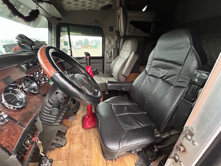 2005-kenworth-w900l-image-16