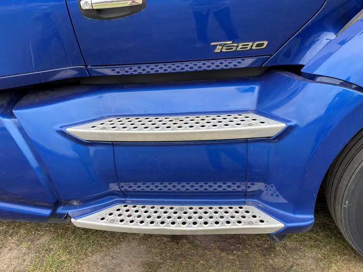 kenworth-t680-image-35