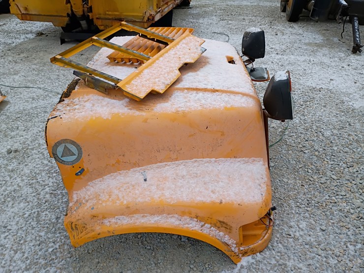 international-4900-image-4