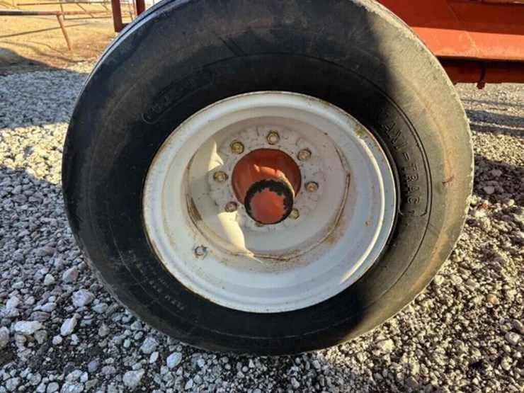300-bushel-killbros-grain-cart-w/-side-auger-image-9