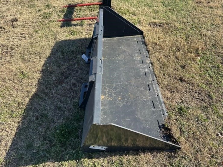 2025-wolverine-82"-skid-steer-bucket-image-2