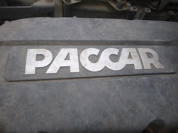 2019-peterbilt-567-image-23