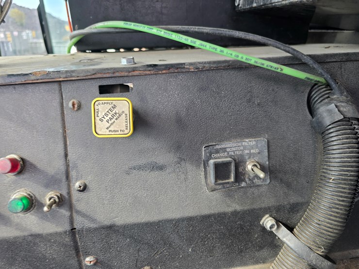 1996-mack-mr688s-image-49