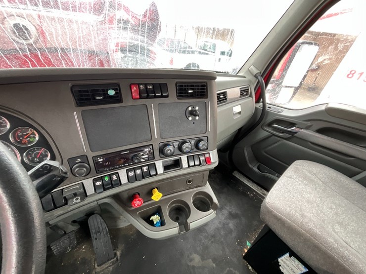 2019-kenworth-t680-image-19