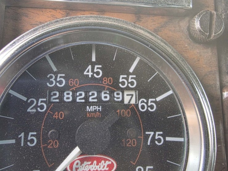 peterbilt-379-image-4