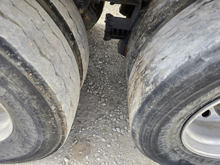 2003-peterbilt-320-image-102