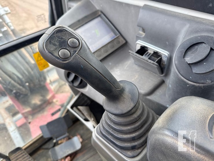 takeuchi-tb235-2-image-29