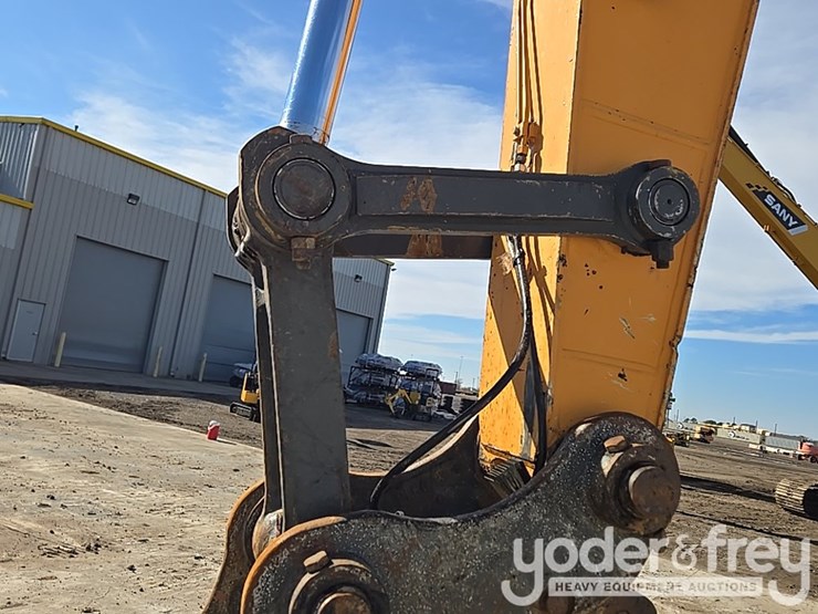 2021-case-cx210-lc-image-35