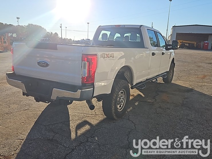 ford-f350-xl-image-5