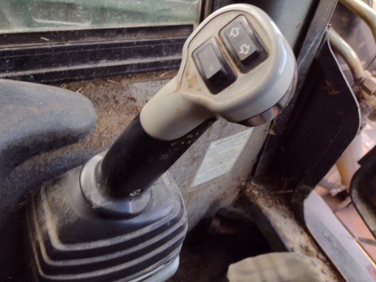 new-holland-l175-image-10