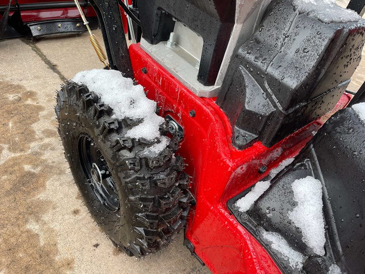 #6120-•-toro-battery-operated-snow-blower-(o3)-image-8