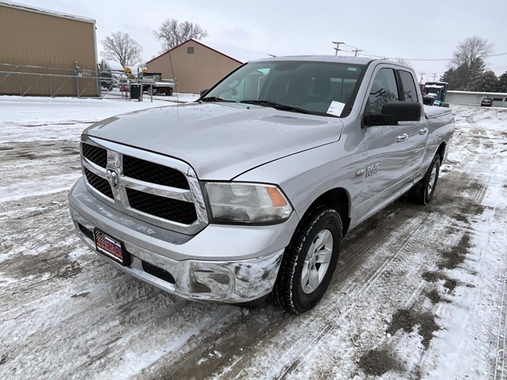 2015-dodge-1500-image-2