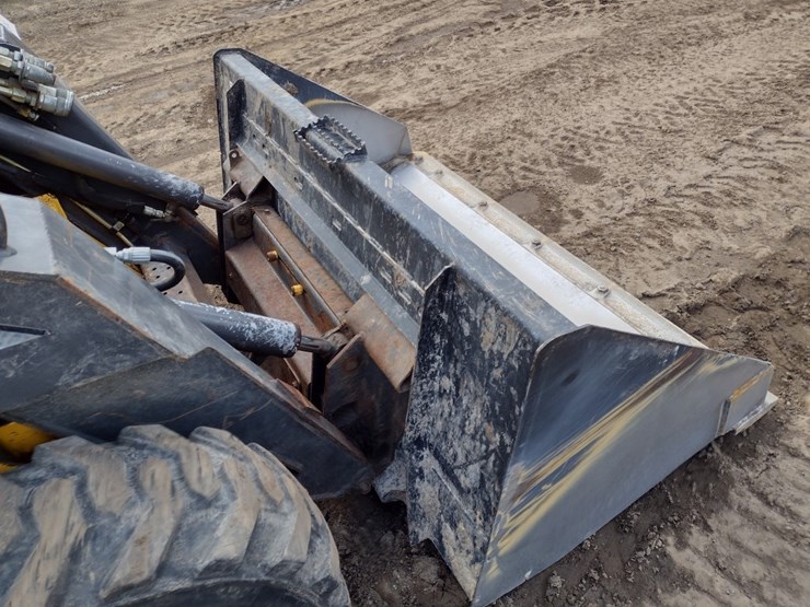 new-holland-l175-image-17