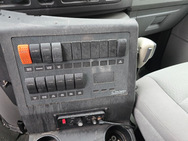 2010-ford-e450-image-35