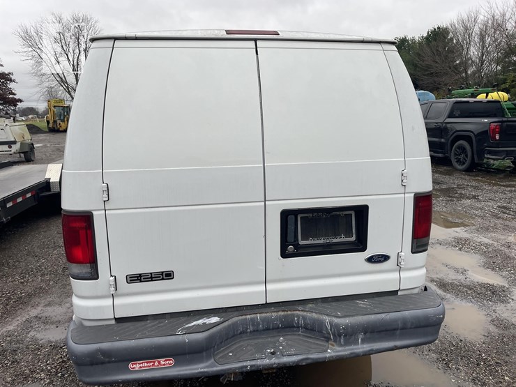 2005-ford-e250-image-4
