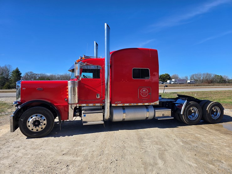 2005-peterbilt-379-image-8
