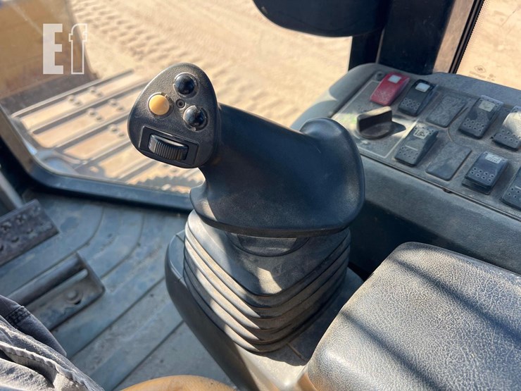 2013-caterpillar-d5k2-lgp-image-34