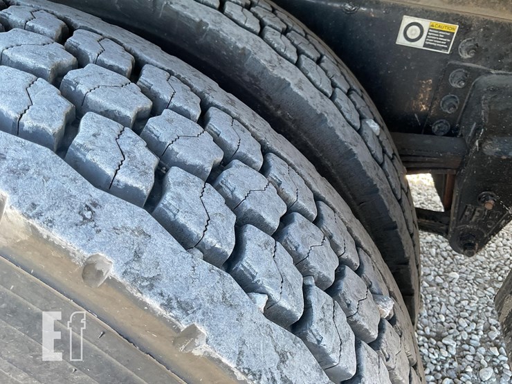 peterbilt-337-image-23