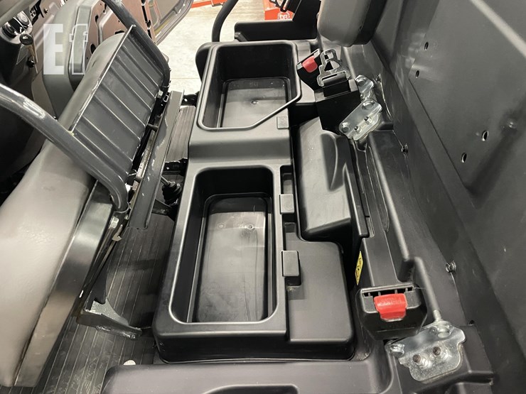 2015-kubota-rtv-x1100c-image-8