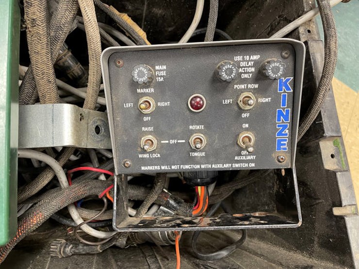 1998-kinze-2600-image-56