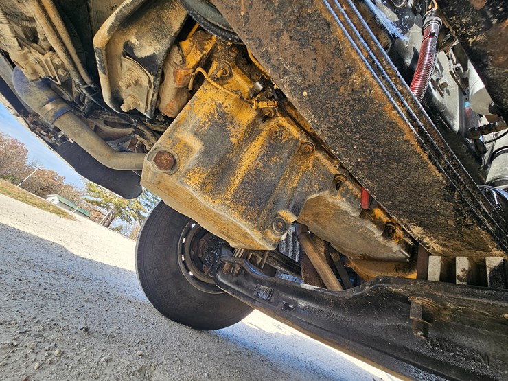 2009-peterbilt-365-image-53