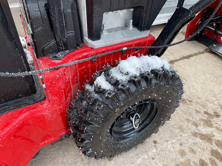 #6120-•-toro-battery-operated-snow-blower-(o3)-image-4