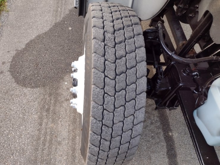 freightliner-m2-106-image-23