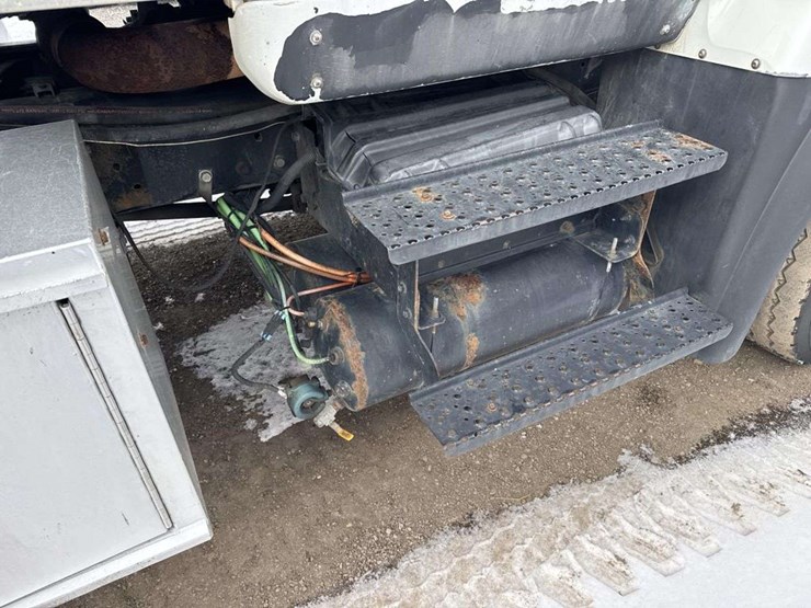 2007-international-7600-image-19