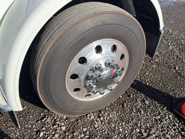 2018-peterbilt-389-image-4