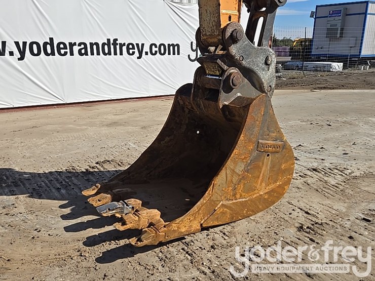 2021-case-cx210-lc-image-10