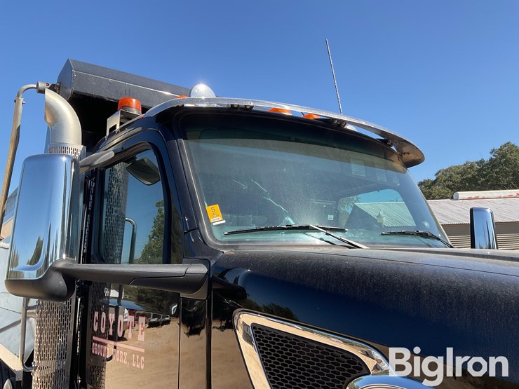 peterbilt-567-image-16