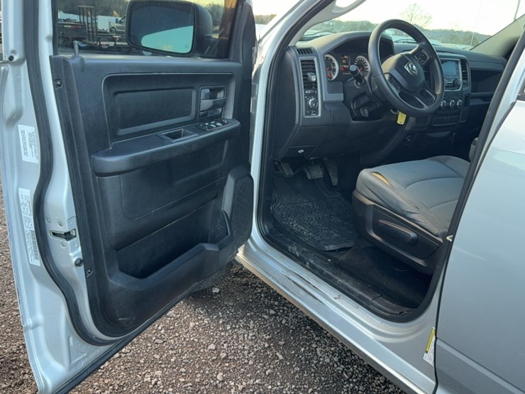 2014-dodge-1500-image-16