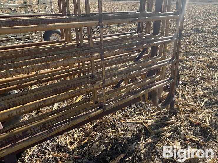 panel-trailer-w/-panels-image-14