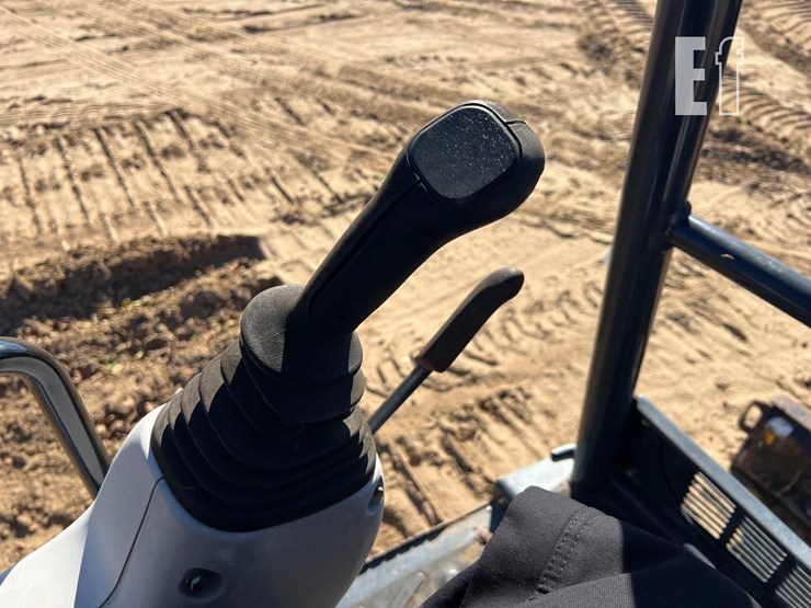 2015-deere-35g-image-35