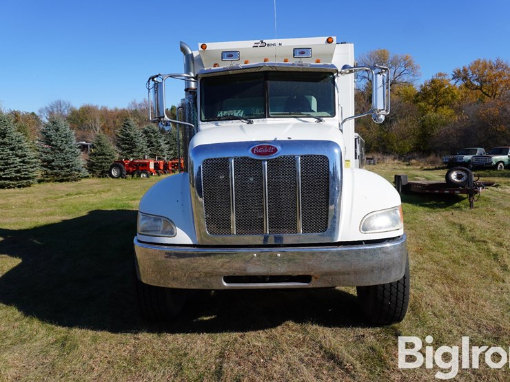 peterbilt-335-image-2