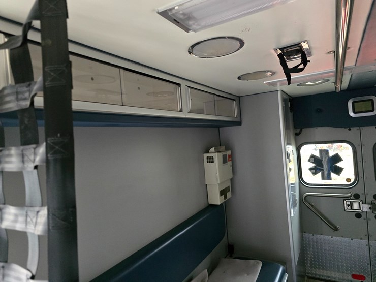 2010-ford-e450-image-47