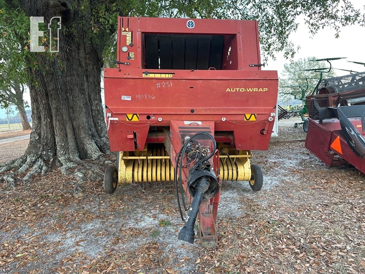 new-holland-648-image-3