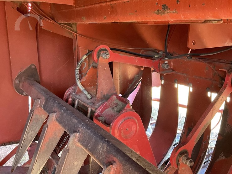 1980-hesston-4900-image-31