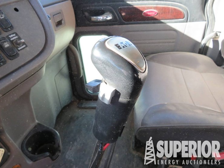 2014-peterbilt-388-image-14