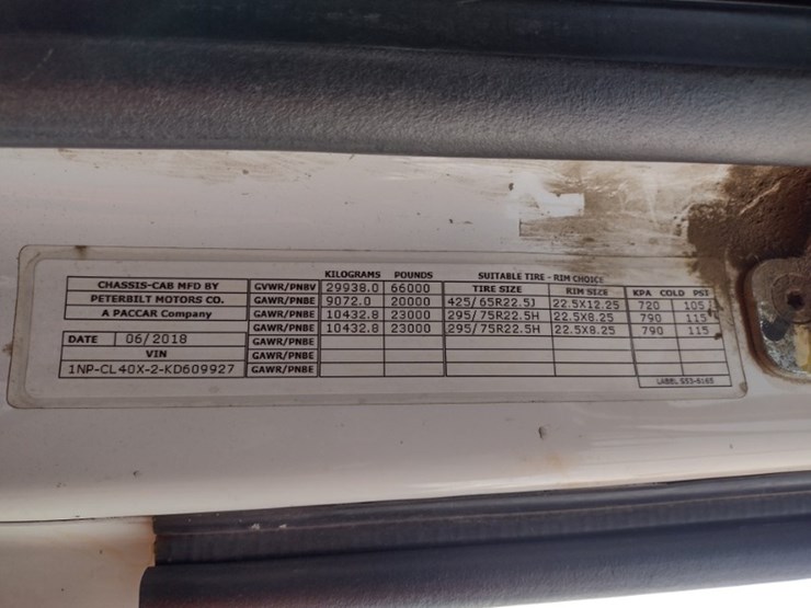 peterbilt-567-image-10