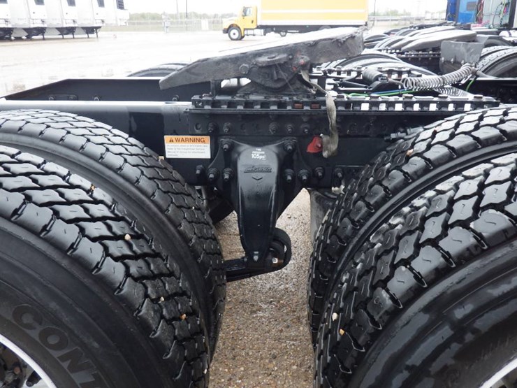 2019-freightliner-cascadia-126-image-8