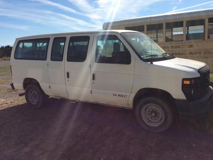 2009-ford-e350-image-4