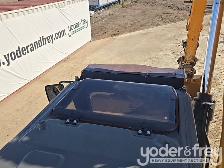 2021-case-cx210-lc-image-169